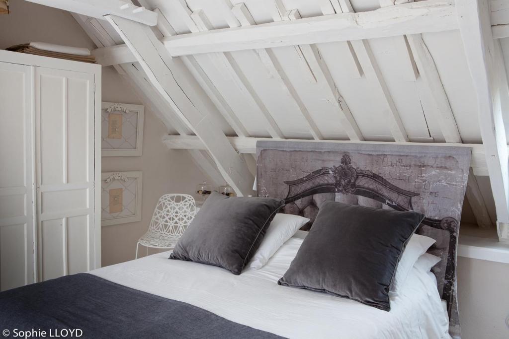 La Maison Des Lamour Hotel Plelo Room photo