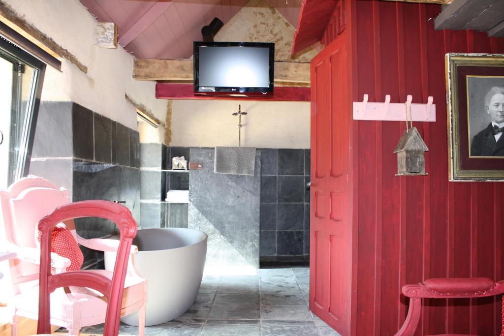 La Maison Des Lamour Hotel Plelo Room photo
